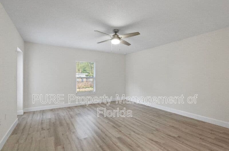 Ocala House: 11165 NW 7th Street