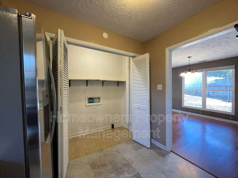 Fayetteville House: 6383 Hawfield Dr