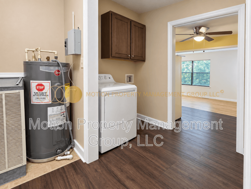 Cleveland House: 1205 Fairway Dr SW