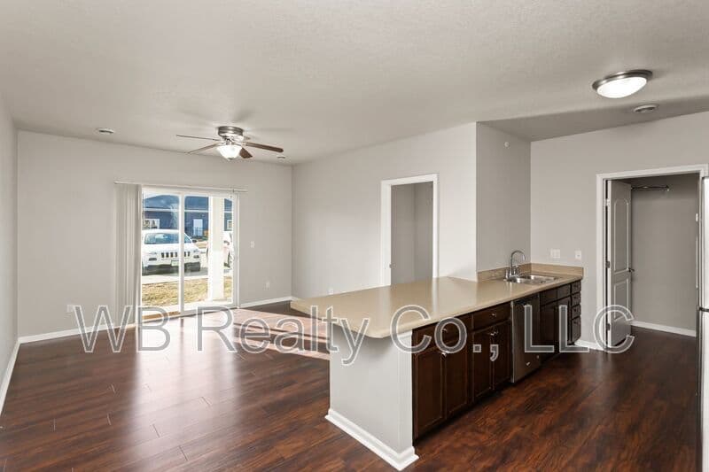 Grimes Condo: 1951 N James St