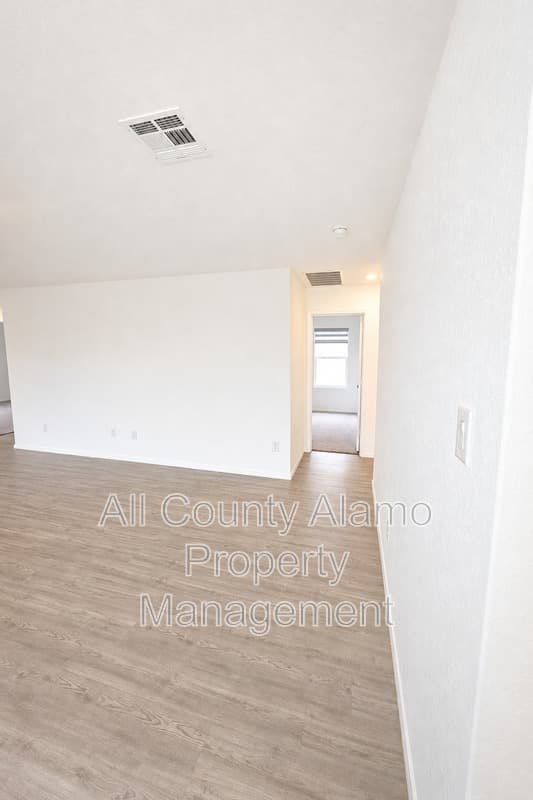 Seguin House: 9258 Honey Mesquite