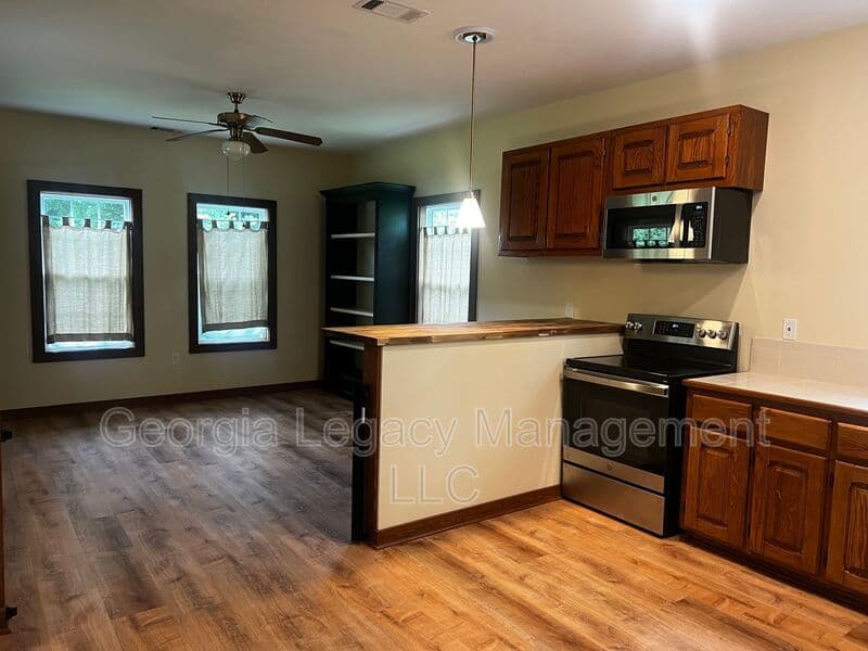 Jefferson House: 724 Brockton Road