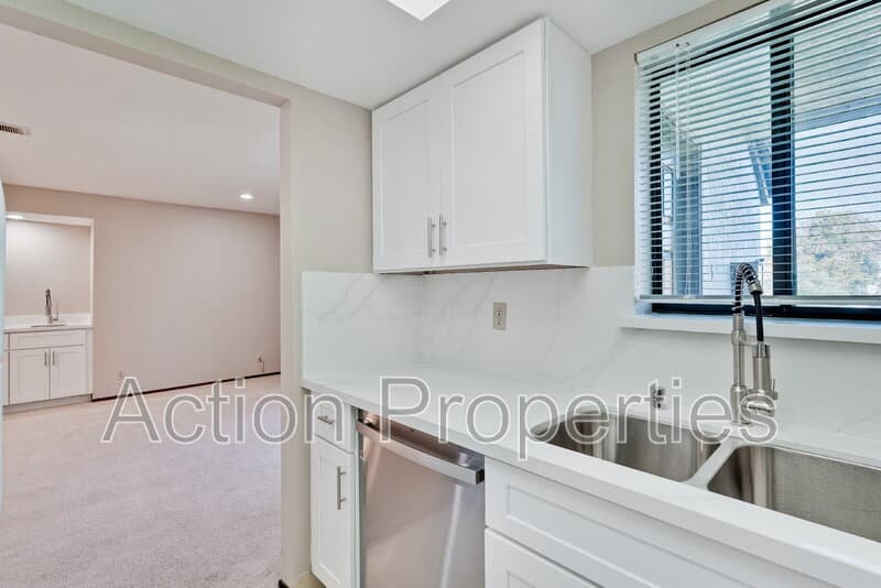 Sunnyvale Condo: 712 San Conrado Terrace