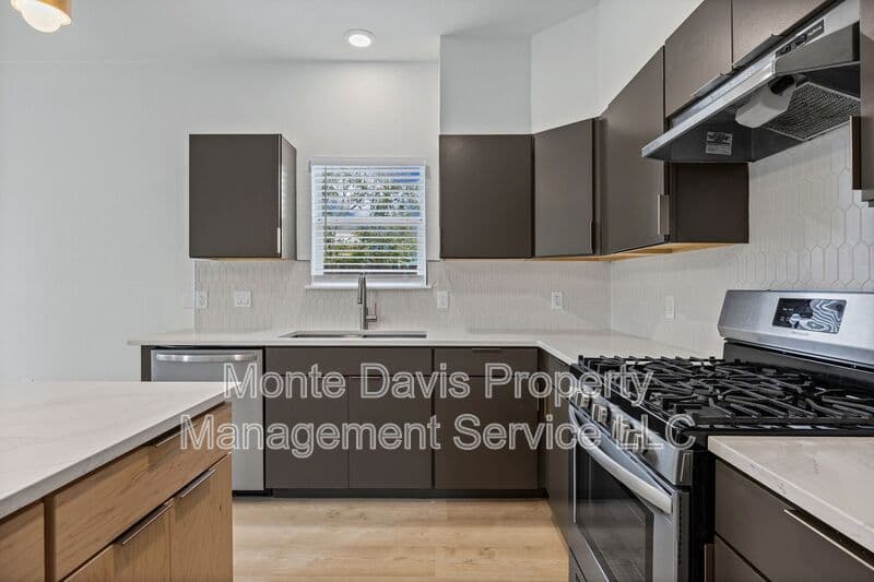 Austin Condo: 1802 Springdale Rd