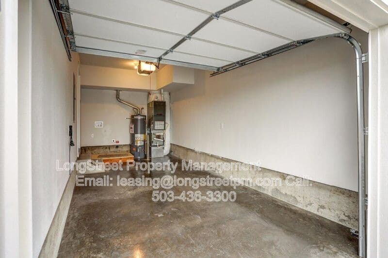 Monmouth Townhome: 484 S Monmouth Ave