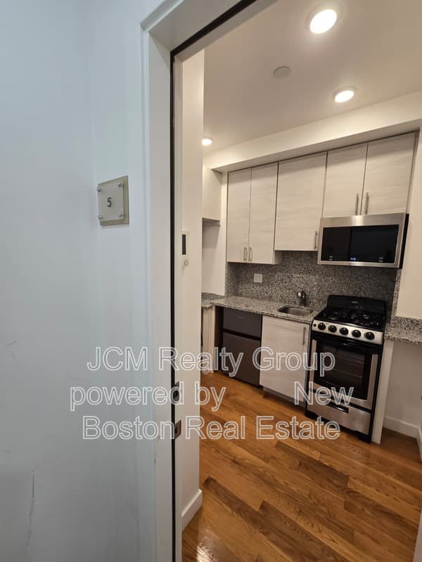 Chelsea Condo: 16 Fifth Street
