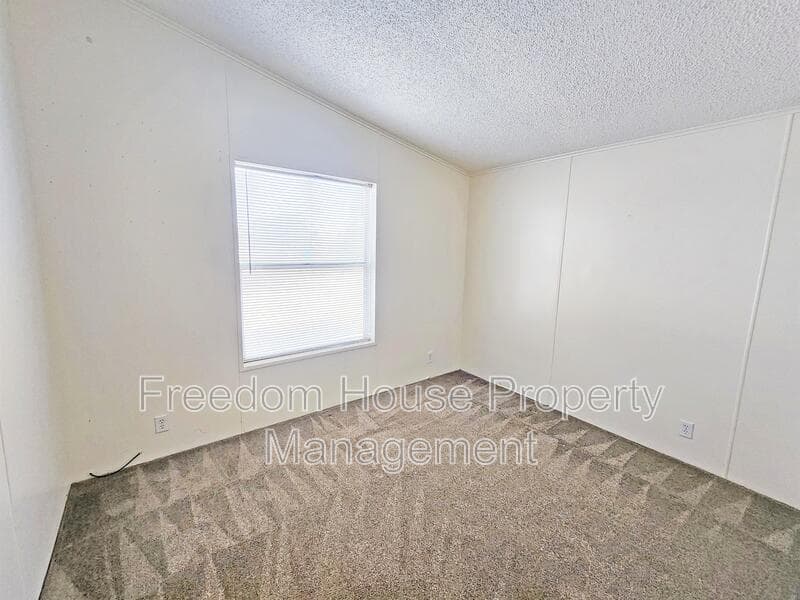 Pahrump House: 1441 West Betty Avenue