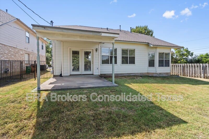 Austin House: 8800 Hazelhurst Dr