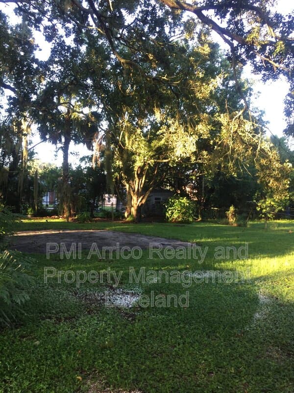 Lakeland House: 124 Bassedena Cir S