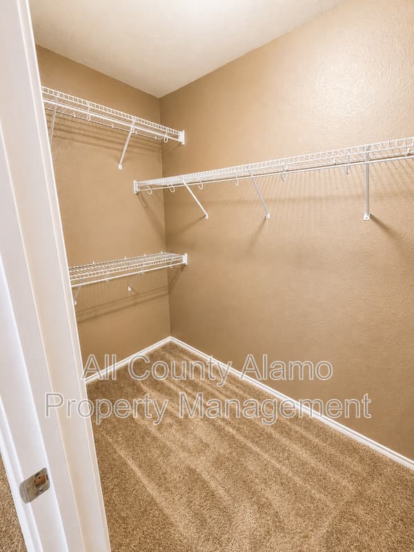 Selma House: 9006 Pinseeker