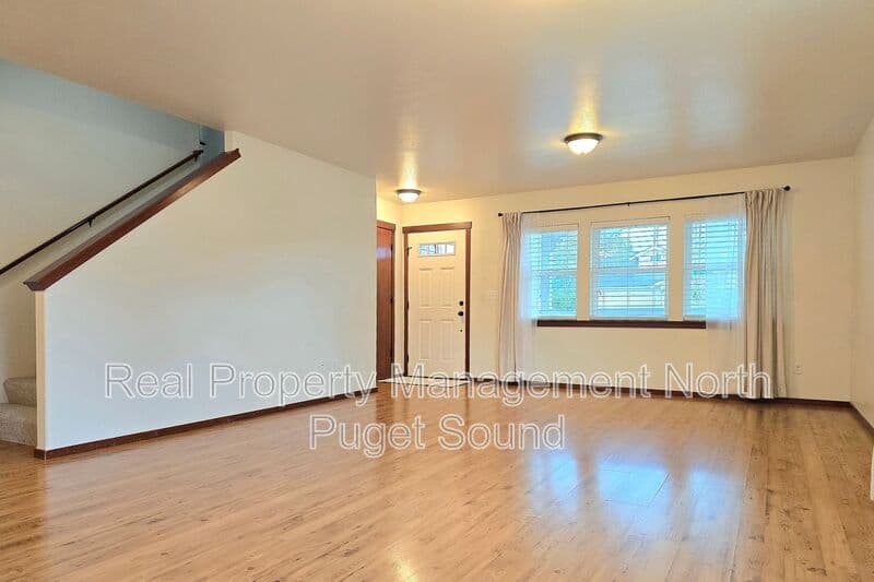Stanwood House: 28602 74th Dr NW