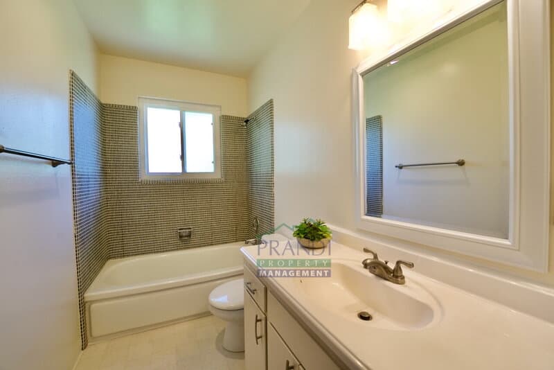 San Anselmo Condo: 1562 Sir Francis Drake Blvd