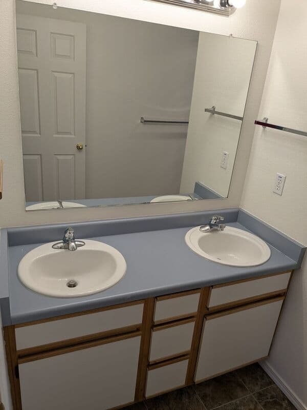 Tualatin Townhome: 17987 SW 115th Ave