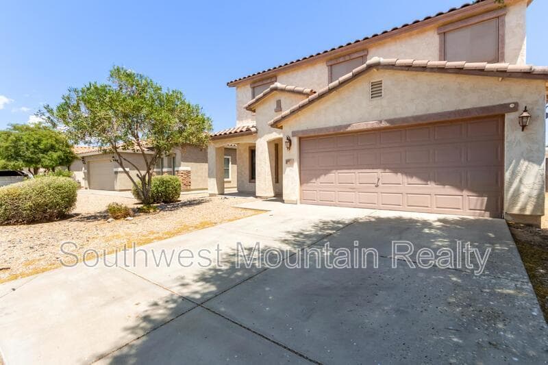Maricopa House: 44856 W Paitilla Lane