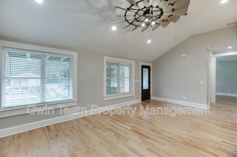 Lawrenceville House: 75 Cherry St