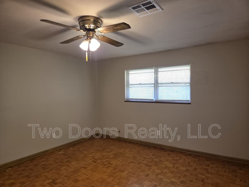 Midwest City House: 3225 N. Ridgewood Dr.