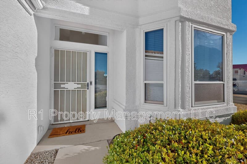 Rio Rancho House: 233 Nicklaus Drive Southeast