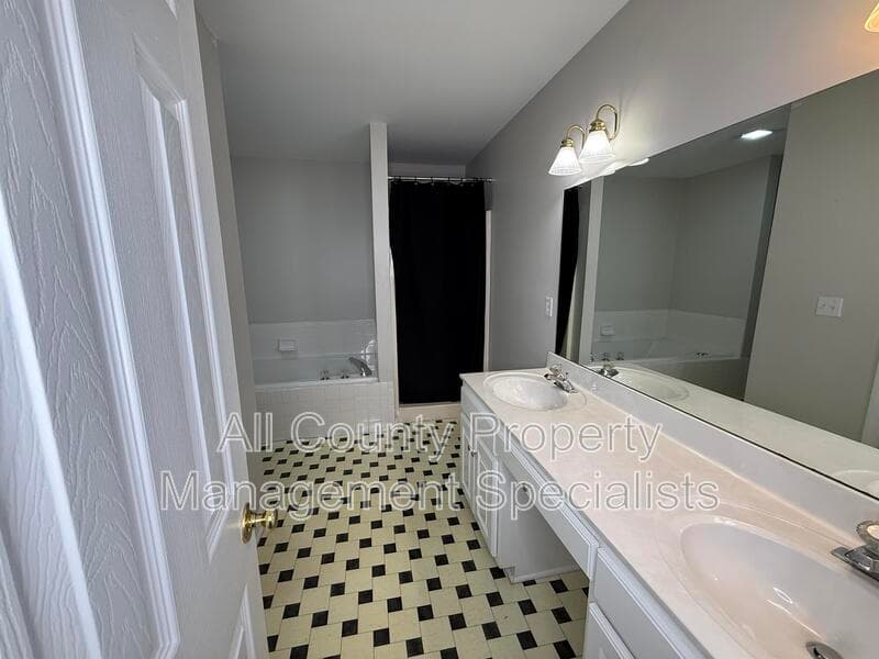 Camden House: 29 Benttree Ln