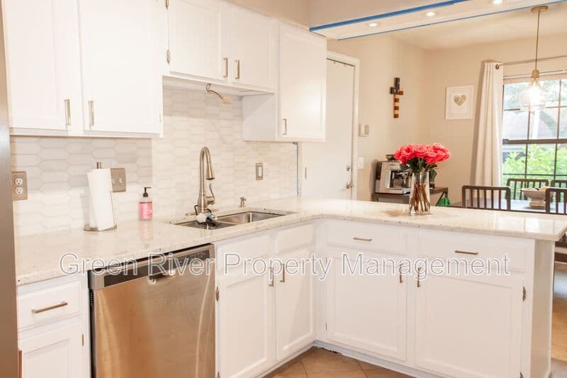 Jacksonville House: 12955 Julington Ridge Drive E