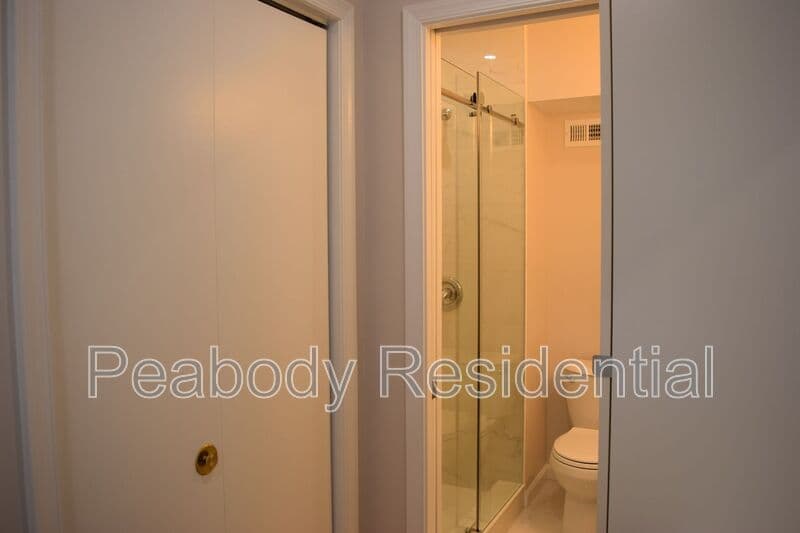 Alexandria House: 1013 N Vail St