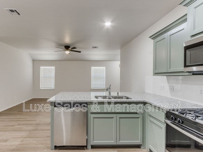 El Reno House: 1515 Pavy Parkway