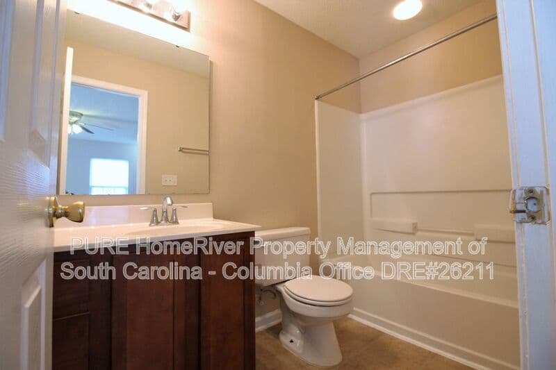Columbia House: 581 Heron Glen Dr