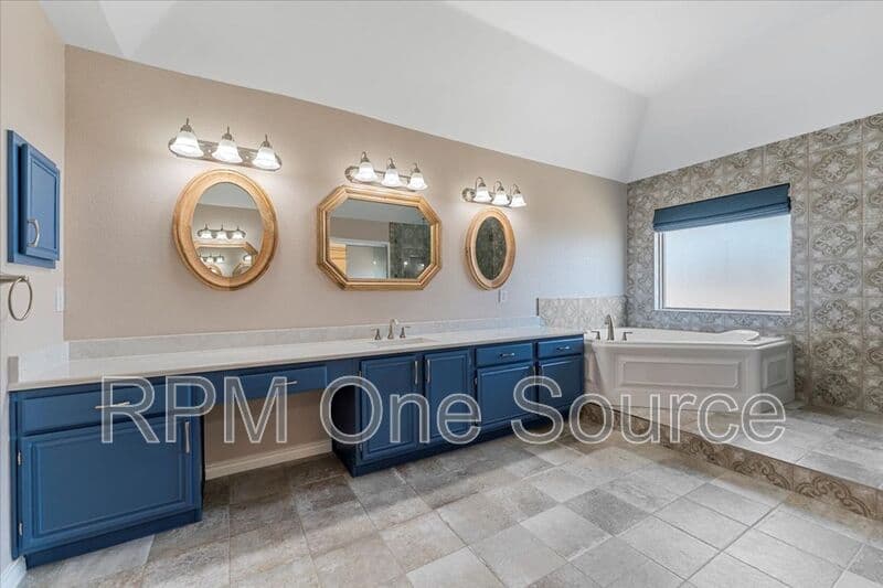 Plano House: 6752 Macintosh Drive
