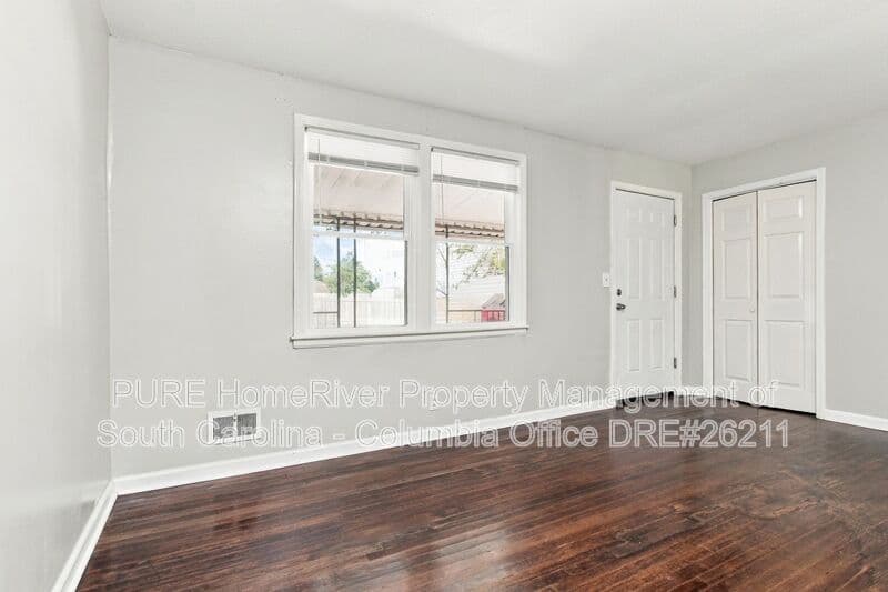Columbia House: 3624 Live Oak St