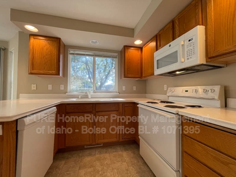 Boise House: 9391 W Wakefield St