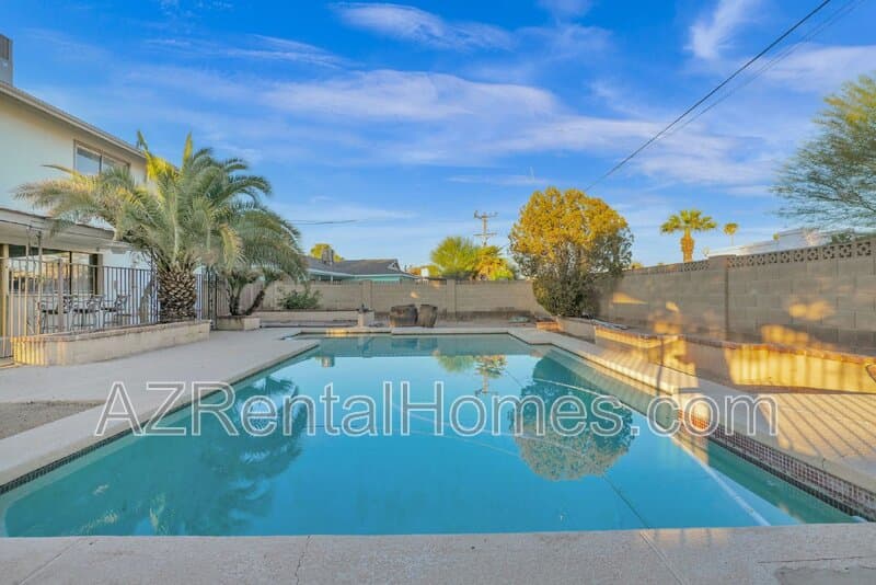 Tempe House: 966 East La Jolla Drive
