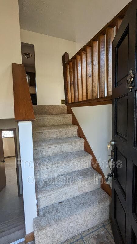 Decatur House: 4341 Old Lake Dr