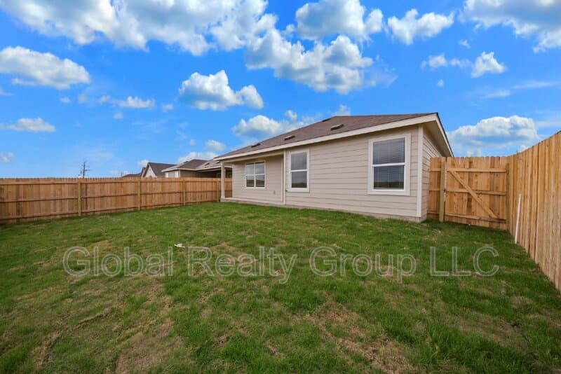 Seguin House: 9105 Navarro Vis