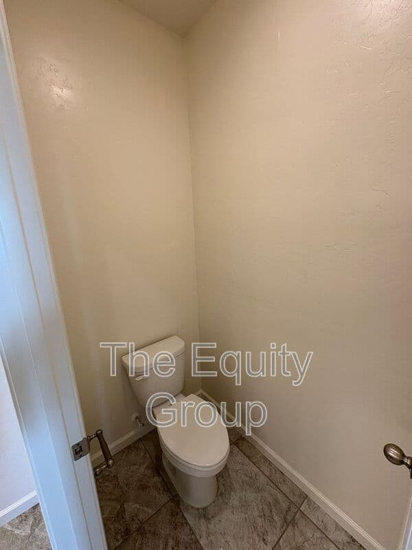 Visalia House: 3208 North Rova Ct