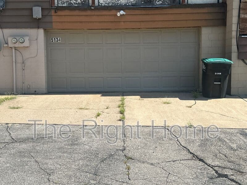 Omaha House: 5134 N 105th St