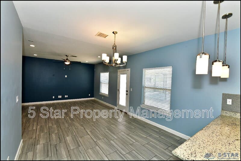 El Paso House: 14972 Louis Baudoin !!