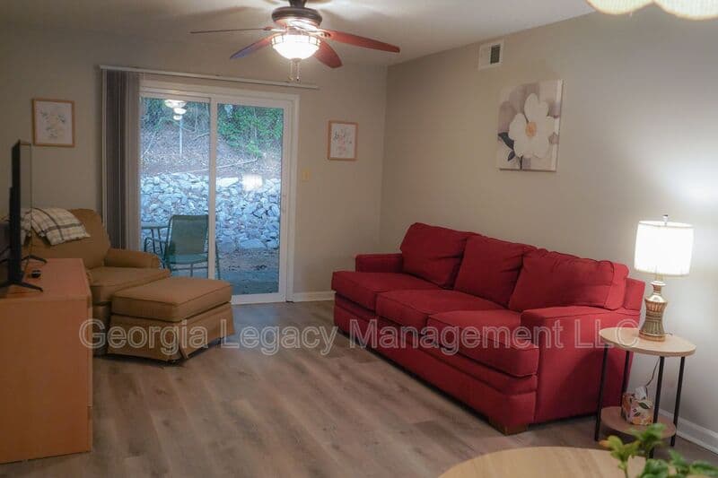 athens House: 1688 Prince Avenue