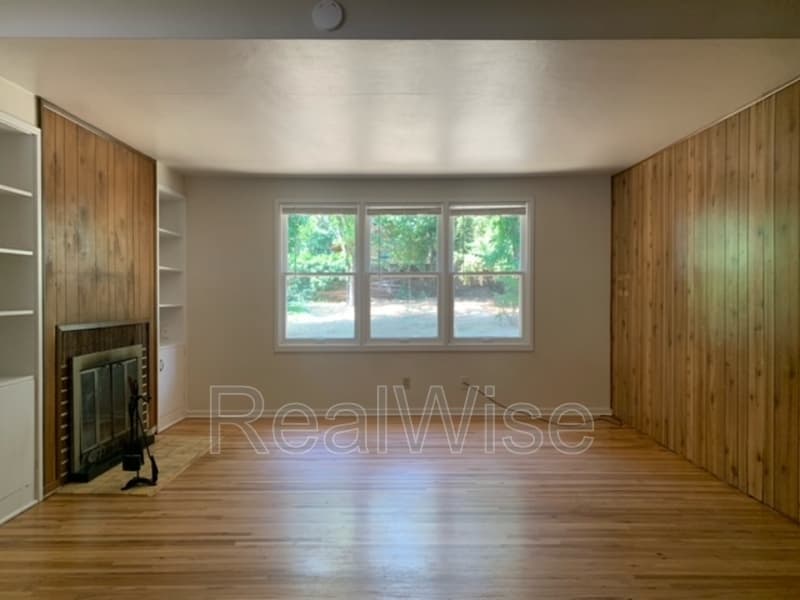 Grants Pass House: 1324 NW Washington Blvd