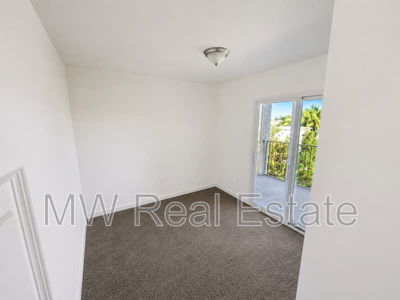 Los Angeles Condo: 238 E Venon Ave