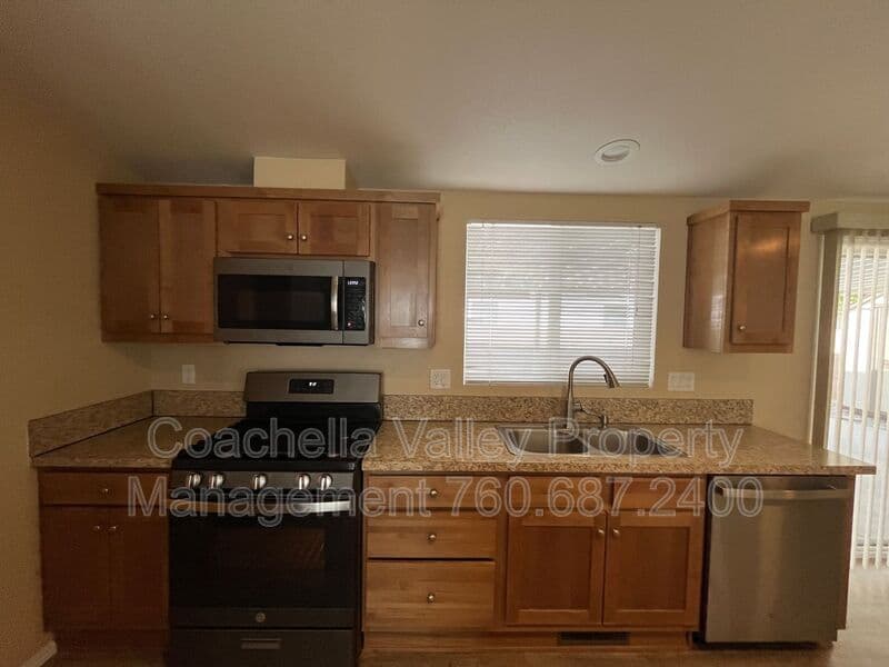 Desert Hot Springs House: 15300 Palm Dr