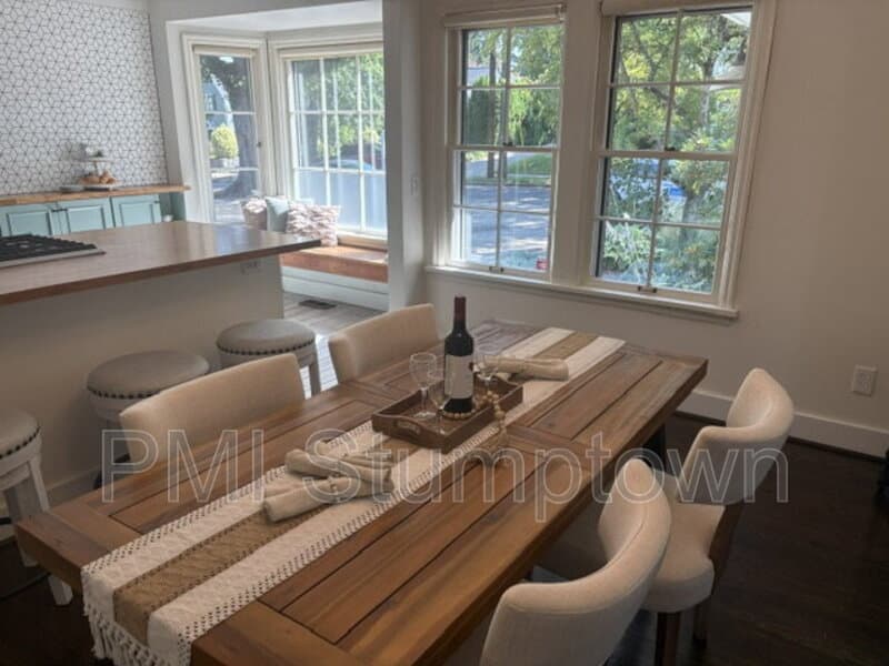 Portland House: 7407 Southeast 30th Avenue