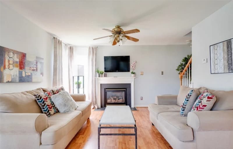 Sandston House: 420 Green Hollow Ln