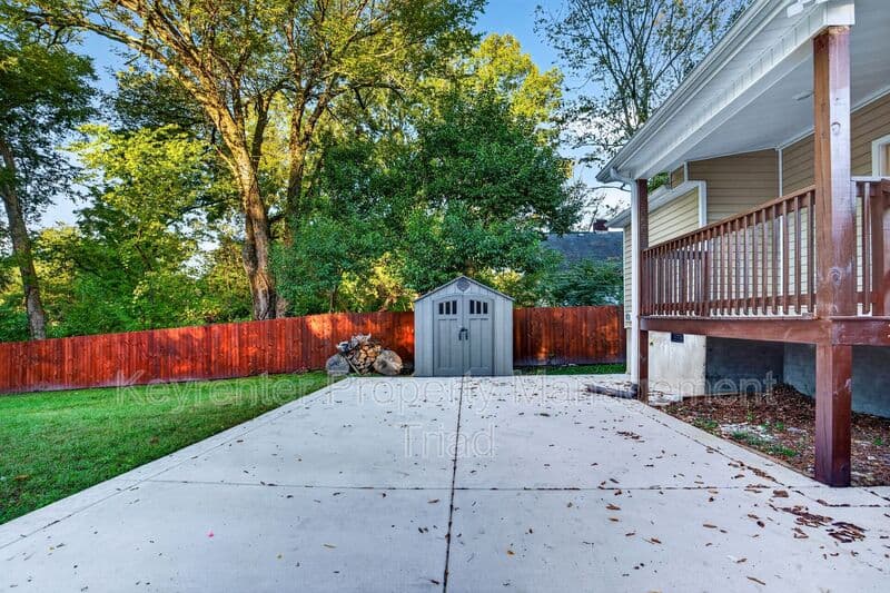 Greensboro House: 814 Douglas St