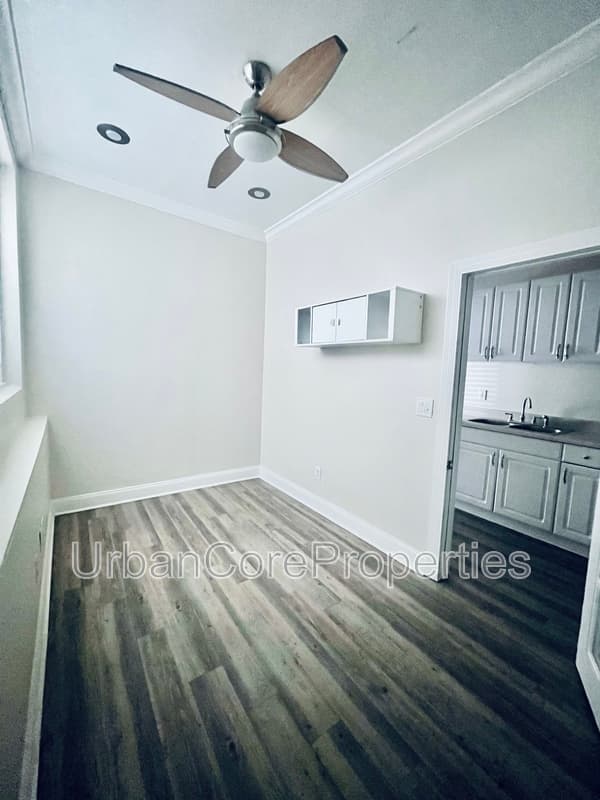 St. Petersburg House: 236 4th St N