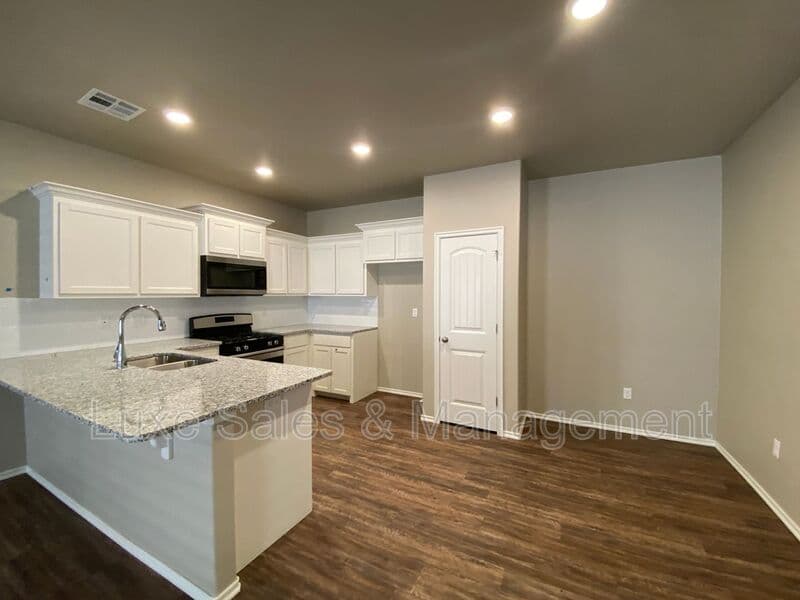 Yukon House: 10922 NW 119th St