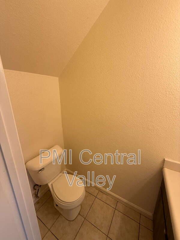 Denair Condo: 3557 Merced Ave C