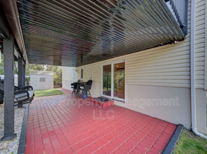 Bloomingdale House: 128 Reeve Ave