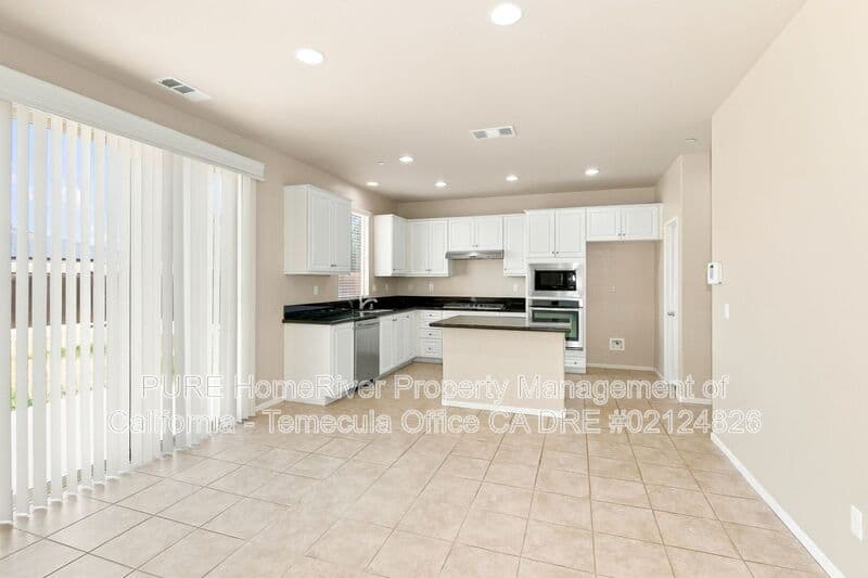 Menifee House: 30774 Sail Ln