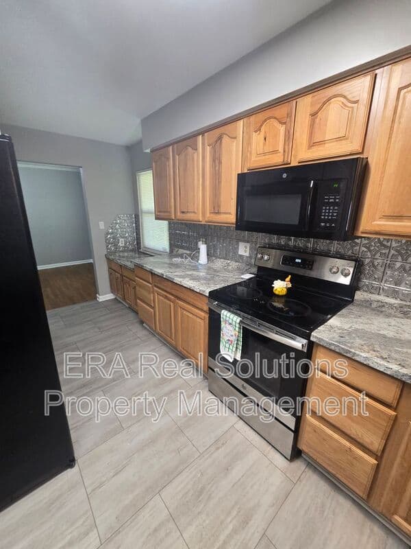 Columbus House: 3050 Clermont Rd