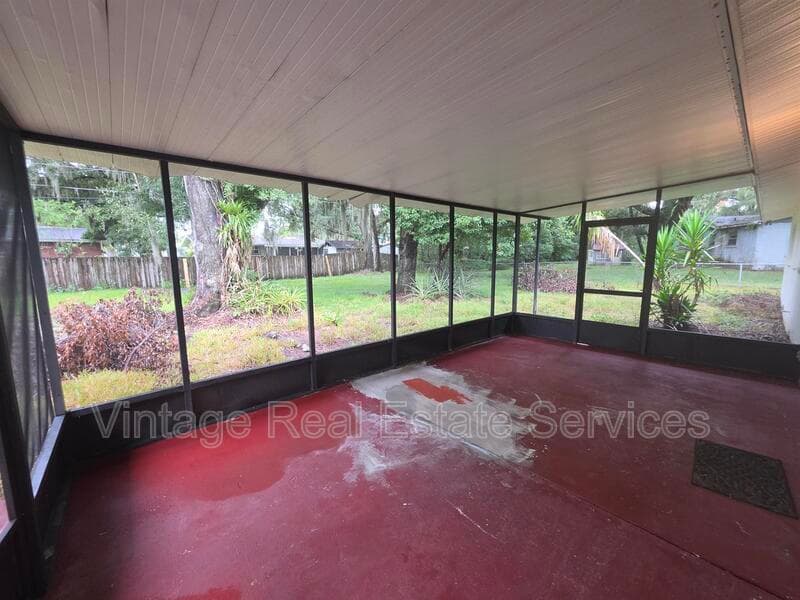 Lakeland House: 1028 Wildwood W