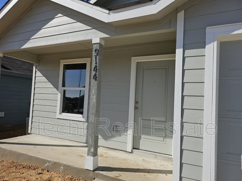 Seguin House: 9144 Luciano Place